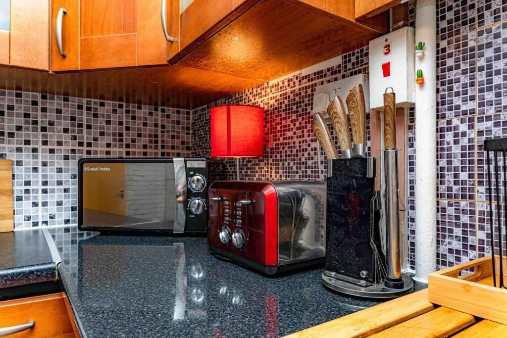 Unique Home W/Garden Hot Tub, Sauna & Cinema Room 伦敦 外观 照片