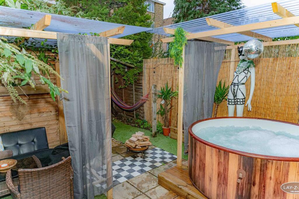Unique Home W/Garden Hot Tub, Sauna & Cinema Room 伦敦 外观 照片